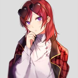  artist_name bad_id bad_pixiv_id chi_zu_crazy female grey_background hair_between_eyes heart heart-shaped_eyewear looking_at_viewer love_live! love_live!_school_idol_project nishikino_maki purple_eyes red_hair short_hair simple_background solo sunglasses sweater swept_bangs upper_body white_sweater 