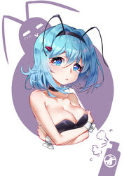  absurdres antennae arthropod_girl bad_id bad_pixiv_id bare_shoulders black_choker black_hairband black_leotard blue_eyes blue_hair blush breasts bug bug_spray choker cleavage closed_mouth cockroach collarbone commentary_request female hair_between_eyes hair_ornament hairband head_tilt highres leotard looking_at_viewer medium_breasts mo_xiaoxue original red_eyes solo spray_can strapless strapless_leotard white_background wrist_cuffs 