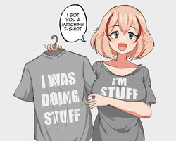  :d alternate_costume azur_lane blonde_hair breasts clothes_writing commentary double_entendre english_commentary english_text female grey_background grey_eyes grey_shirt holding holding_clothes holding_shirt i&#039;m_stuff_(meme) large_breasts looking_at_viewer matching_outfits meme multicolored_hair parallelrey roon_(azur_lane) shirt simple_background smile solo speech_bubble streaked_hair t-shirt upper_body 