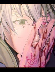  1boy blood blood_on_hands brown_eyes close-up commentary_request cracked_kawaii_mask cracked_mask dark_persona eyes_of_grima fire_emblem fire_emblem_awakening hand_on_own_face highres letterboxed male_focus male_robin_(fire_emblem) male_robin_(grima)_(fire_emblem) red_eyes short_hair solo tsujii_luki white_hair 