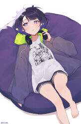  barefoot black_shorts blue_eyes blush female headphones headphones_around_neck highres hololive hololive_english hood hoodie looking_at_viewer mole mole_under_eye ninomae_ina&#039;nis ninomae_ina&#039;nis_(loungewear) official_alternate_costume open_clothes open_hood open_hoodie orinte parted_bangs pointy_ears purple_hair purple_hood purple_hoodie shirt short_hair short_shorts shorts solo swept_bangs t-shirt virtual_youtuber white_shirt 