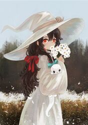  anocco aqua_bow black_hair borrowed_character bow creature dress female flower gregor_(tsurunoka) hair_between_eyes hairbow hat highres holding holding_creature holding_flower lead_white_(tsurunoka) long_hair looking_at_viewer original outdoors red_bow red_eyes solo upper_body white_dress white_flower white_hat witch_hat 