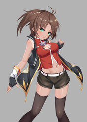  absurdres azur_lane belt black_thighhighs blue_eyes breasts brown_hair cleavage cleavage_cutout clothing_cutout commentary_request female fingerless_gloves gloves grey_background groin highres jacket le_mars_(azur_lane) medium_breasts navel short_hair shorts side_ponytail simple_background solo tan tanlines the_hermit thighhighs 