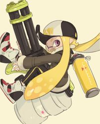  bad_id bad_twitter_id baseball_cap black_hat black_jacket black_leggings blonde_hair colored_tongue commentary female floating from_side hat heavy_splatling_(splatoon) high_tops highres holding holding_weapon ink_tank_(splatoon) inkling inkling_girl inkling_player_character jacket leggings long_hair long_sleeves looking_at_viewer o_masuta oerba_yun_fang open_mouth pointy_ears print_headwear purple_eyes shoes simple_background single_vertical_stripe smile sneakers solo splatoon_(series) splatoon_2 symbol-only_commentary tentacle_hair weapon white_background white_footwear yellow_tongue 