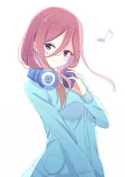  blue_cardigan blue_eyes blush breasts brown_hair cardigan closed_mouth commentary_request eighth_note female go-toubun_no_hanayome hair_between_eyes hand_on_headphones hand_up head_tilt headphones headphones_around_neck long_hair long_sleeves looking_at_viewer musical_note nakano_miku simple_background small_breasts smile solo suzume_anko upper_body white_background 