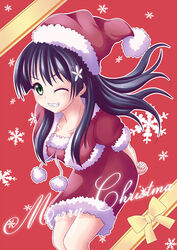  black_hair commentary_request female green_eyes grin hat highres long_hair nekoya_kazuya one_eye_closed santa_costume santa_hat saten_ruiko smile solo toaru_kagaku_no_railgun toaru_majutsu_no_index 