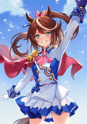  animal_ears arm_up ascot bangs blue_bow blue_eyes blue_gloves blue_sky blush bow brown_hair cloud collared_shirt day epaulettes eyebrows_visible_through_hair female floating_hair gloves grin hair_between_eyes hair_ribbon highres horse_ears horse_girl horse_tail long_hair mismatched_gloves multicolored_hair outdoors pink_neckwear pink_ribbon pleated_skirt ponytail ribbon shiao shirt single_epaulette skirt sky smile solo streaked_hair sweat tail tokai_teio umamusume very_long_hair white_gloves white_hair white_shirt white_skirt 