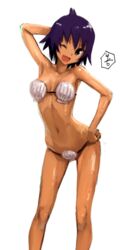  absurdres arms_up bikini chiro_(maji_moji_rurumo) commentary_request dark-skinned_female dark_skin female highres kawakami_rokkaku looking_at_viewer maji_moji_rurumo navel oerba_yun_fang one_eye_closed open_mouth purple_hair shell shell_bikini shiny_skin short_hair solo standing swimsuit yellow_eyes 