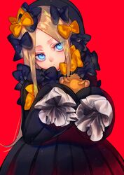  abigail_williams_(fate) absurdres bad_id bad_twitter_id black_bow black_dress black_hat blonde_hair blue_eyes bow bubble_skirt closed_mouth commentary_request dress eyes_visible_through_hair fate/grand_order fate_(series) female hairbow hat head_tilt highres long_hair long_sleeves looking_at_viewer mozu_1oo orange_bow red_background simple_background skirt sleeves_past_fingers sleeves_past_wrists solo stuffed_animal stuffed_toy teddy_bear upper_body 