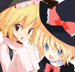  2girls black_capelet black_eyes black_headwear blonde_hair blouse blue_eyes blush bow capelet commentary_request cookie_(touhou) frilled_bow frills hair_between_eyes hat hat_bow kirisame_marisa looking_at_viewer meguru_(cookie) miyako_(naotsugu) multiple_girls open_mouth red_bow shirt short_hair simple_background sleeves_past_wrists touhou upper_body white_background white_shirt yuuhi_(cookie) 