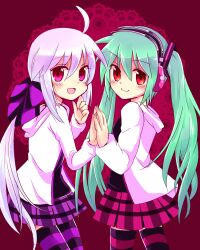  2girls ahoge commentary_request green_hair hatsune_miku headphones kocchi_muite_baby_(vocaloid) long_hair looking_back multiple_girls natural_(module) nekoko_(mono96) open_mouth pink_eyes ponytail project_diva_(series) project_diva_2nd purple_hair red_eyes skirt smile striped_clothes striped_thighhighs thighhighs twintails very_long_hair vocaloid yowane_haku 