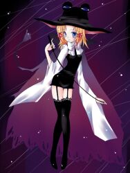  alternate_costume bad_id bad_pixiv_id black_thighhighs blonde_hair blue_eyes blush cosplay female garter_straps hat lilith_(yamibou) lilith_(yamibou)_(cosplay) meiya_neon moriya_suwako parody solo thighhighs touhou witch_hat yami_to_boushi_to_hon_no_tabibito 