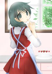  apron bad_id bad_pixiv_id braid cake female finger_sucking food green_eyes green_hair hidamari_sketch long_hair looking_at_viewer natsume_(hidamari_sketch) petit_alice photoshop_(medium) sleeves_rolled_up solo 