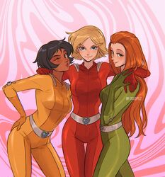  3girls alex_(totally_spies) belt black_hair blush bodysuit breasts brown_eyes clover_(totally_spies) dark-skinned_female dark_skin green_bodysuit green_eyes grey_belt hand_on_another&#039;s_shoulder hand_on_own_hip head_tilt highres itslopezz looking_at_viewer medium_breasts multiple_girls orange_hair puckered_lips red_bodysuit sam_(totally_spies) short_hair smile spanish_commentary totally_spies twitter_username whoop_catsuit yellow_bodysuit 