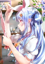  absurdres animal_ears arm_up blue_hair blue_ribbon blurry blurry_background blush carrot_hair_ornament choker commentary_request depth_of_field extra_ears eyewear_hang female food-themed_hair_ornament from_side hair_bun hair_ornament hair_ribbon hand_mirror hand_up heart heart-shaped_eyewear highres holding holding_mirror hololive indoors long_hair looking_at_mirror mirror multicolored_hair official_alternate_costume parted_lips pekomon_(usada_pekora) profile puffy_short_sleeves puffy_sleeves rabbit-shaped_eyewear rabbit_ears red_eyes ribbon round_eyewear sailor_collar shirt short_sleeves single_hair_bun solo streaked_hair sunglasses thick_eyebrows tied_ears unworn_eyewear upper_body usada_pekora usada_pekora_(casual) virtual_youtuber white_choker white_hair white_sailor_collar white_shirt yorishiro_tsuki 