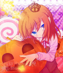  :3 ahoge bad_id bad_pixiv_id blue_eyes bug butterfly character_name crown female halloween happy_halloween highres jack-o&#039;-lantern kazi orange_hair pumpkin solo sparkle text_background umineko_no_naku_koro_ni ushiromiya_maria 