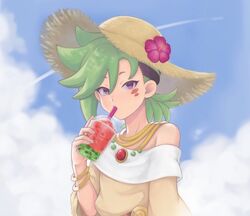  1boy bad_id bad_pixiv_id black_hair blue_sky bracelet cloud contrail cup day drink facial_mark flower green_hair hair_between_eyes hat hat_flower hibiscus holding holding_cup jewelry looking_at_viewer male_focus mauro_abelard multicolored_hair off_shoulder otoko_no_ko outdoors purple_eyes riku_son shadowverse shadowverse_(anime) sky solo spiked_hair straw_hat sun_hat tunic two-tone_hair upper_body yellow_tunic 