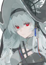  arknights black_hat breasts closed_mouth dated dress female grey_dress grey_hair hair_between_eyes hat highres long_hair looking_at_viewer medium_breasts red_eyes simple_background solo specter_(arknights) specter_the_unchained_(arknights) upper_body white_background yumingtongxue 