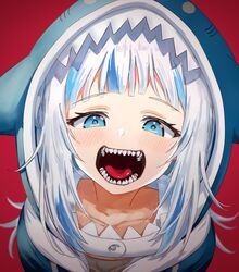  animal_hood blue_eyes blue_hair blue_hoodie blush commentary fangs female gawr_gura gawr_gura_(1st_costume) grey_hair highres hololive hololive_english hood hoodie long_hair looking_at_viewer multicolored_hair open_mouth ponnu_(nikeytina) portrait red_background shark_hood sharp_teeth simple_background solo streaked_hair symbol-only_commentary teeth two-tone_hair virtual_youtuber 