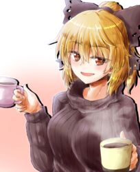  blonde_hair breasts brown_eyes brown_ribbon brown_sweater coffee coffee_mug commentary cup female gradient_background hair_ribbon highres holding holding_cup kurodani_yamame long_sleeves looking_at_viewer mug open_mouth oshiaki pink_background ribbed_sweater ribbon smile solo sweater touhou upper_body 