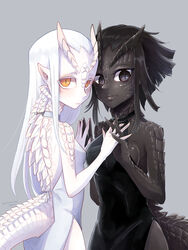  2girls albino backless_outfit black_dress black_eyes black_skin clothing_cutout colored_skin commentary_request cowboy_shot dragon_girl dress grey_background highres holding_hands horns interlocked_fingers long_hair looking_at_viewer monster_girl multiple_girls original pointy_ears scales sidelocks sleeveless sleeveless_dress slit_pupils tail tail_through_clothes twitter_username white_dress white_skin yamanobe_saya yellow_eyes 