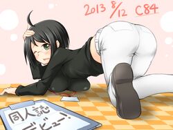  ahoge arakawa_tarou ass black_hair blush breast_press breasts checkered_floor clipboard comiket_84 commentary_request dated female green_eyes lanyard large_breasts long_sleeves looking_back one_eye_closed servant_x_service short_hair solo sweater top-down_bottom-up yamagami_lucy 