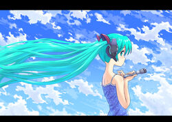  cloud commentary_request day female floating_hair green_eyes green_hair hatsune_miku letterboxed long_hair microphone photoshop_(medium) profile sky tsune_(dreamers_express) twintails very_long_hair vocaloid 