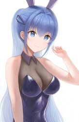  animal_ears azur_lane bare_arms bare_shoulders blue_eyes blue_hair breasts bunny_ears cleavage closed_mouth female hair_ornament hairclip hand_up highres large_breasts long_hair new_jersey_(azur_lane) playboy_bunny ponytail sauvignon simple_background sleeveless smile solo upper_body white_background 