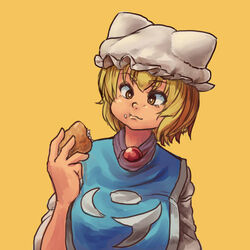  animal_hat bad_id bad_pixiv_id blonde_hair brown_eyes chanta_(ayatakaoisii) eating female food food_on_face hand_up hat holding holding_food inarizushi mob_cap short_hair solo sushi tabard touhou white_hat yakumo_ran yellow_background 