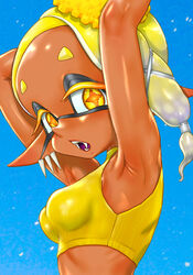  armpits arms_up asymmetrical_hair blonde_hair blue_background blue_hair breasts colored_eyelashes crop_top cross-shaped_pupils dark-skinned_female dark_skin earrings fangs female food food_on_head forehead frye_(splatoon) gradient_hair highres inkling jewelry koharu2.5 light_blue_hair long_hair long_pointy_ears looking_at_viewer medium_breasts multicolored_hair object_on_head open_mouth orange_pupils pointy_ears ribs shirt short_eyebrows sleeveless sleeveless_shirt solo splatoon_(series) splatoon_3 symbol-shaped_pupils teeth tentacle_hair tooth_earrings two-tone_hair upper_body upper_teeth_only yellow_eyes yellow_shirt 