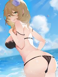  ass back beach black_bra black_panties blue_sky blush bra breasts commentary day female flower genshin_impact green_eyes hair_flower hair_ornament large_breasts licking_lips light_brown_hair lisa_(genshin_impact) long_hair looking_at_viewer looking_back ocean outdoors panties sky smile solo symbol-only_commentary tongue tongue_out underwear wet yoyo_(550098) 