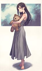  bare_shoulders barefoot black_hair brown_eyes commentary_request dress female from_side full_body grey_dress highres holding holding_stuffed_toy hugging_object kusano_shinta long_hair open_mouth original pointy_ears profile red_eyes shadow simple_background sleeveless sleeveless_dress solo standing stuffed_animal stuffed_toy sugomori-san_(kusano_shinta) teddy_bear white_background 