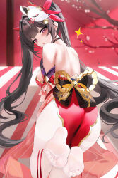  ass bare_back bare_shoulders black_choker black_hair black_sash breasts choker dress fantongjun feet female fox_mask from_behind highres honkai:_star_rail honkai_(series) looking_at_viewer looking_back mark_under_both_eyes mask mask_on_head medium_breasts no_shoes open_mouth purple_eyes red_dress red_sleeves sash solo sparkle_(honkai:_star_rail) thighhighs twintails white_thighhighs 