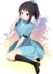  adjusting_hair black_footwear black_hair blue_dress blush boots breasts commentary_request dress female full_body hair_ribbon hibike!_euphonium itsui_(dihydrogenmonoxid) knee_boots looking_at_viewer medium_breasts ponytail purple_eyes ribbon sasaki_azusa short_hair short_sleeves sitting solo 