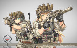  2girls american_flag armor assault_rifle bag blonde_hair camouflage chinese_commentary commentary_request explosive girlcam_(tanto) green_eyes grenade grey_background gun h&amp;k_hk416 h&amp;k_mp7 heckler_&amp;_koch highres long_hair magazine_(weapon) military military_operator military_uniform multiple_girls night_vision_device photoshop_(medium) rifle seal_team_six short_hair soldier submachine_gun tanto_(tc1995) uniform united_states_navy weapon 