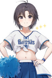  antenna_hair artist_name black_eyes black_hair blue_skirt blue_trim blue_wristband blush breasts cheerleader closed_mouth clothes_writing commentary cowboy_shot cropped_shirt female hair_between_eyes hands_on_own_hips holding holding_pom_poms idolmaster idolmaster_(classic) jersey kikuchi_makoto light_blush light_smile looking_at_viewer midriff mogskg navel nippon_professional_baseball pleated_skirt pom_pom_(cheerleading) romaji_text shirt short_hair short_sleeves signature simple_background skirt small_breasts smile solo sparkle standing star_(symbol) tied_shirt twitter_username white_background white_shirt yokohama_dena_baystars 