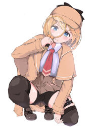  absurdres bike_shorts blonde_hair blue_eyes chillout_tang clothes_lift hat highres magnifying_glass necktie serious skirt skirt_lift squatting watson_amelia watson_amelia_(1st_costume) 