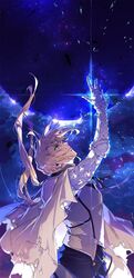  1boy armor bedivere_(fate) breastplate cape cloud commentary_request fallstreak_hole fate/grand_order fate_(series) floating_hair glowing green_eyes hair_between_eyes hair_tubes highres knight long_hair looking_up male_focus night night_sky outdoors parted_lips ponytail prosthesis prosthetic_arm senzaki_makoto sky solo star_(sky) starry_sky teeth torn_cape torn_clothes twitter_username white_cape white_hair 