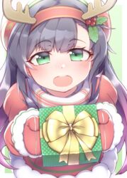  black_hair blush box dress fake_antlers female freckles fur_trim gift gift_box gradient_hair green_background green_eyes hair_between_eyes hair_ornament hairband hat highres holding holding_gift holly_hair_ornament kantai_collection long_hair long_sleeves matsuwa_(kancolle) mittens multicolored_hair namaata official_alternate_costume open_mouth purple_hair red_dress red_hairband red_mittens simple_background solo teeth upper_teeth_only 