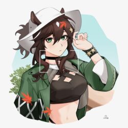  absurdres animal_ear_fluff animal_ears arknights black_choker black_shirt blue_sky bracelet brown_hair bush choker cleavage_cutout clothing_cutout commentary_request crop_top cross-laced_clothes cross-laced_top ears_through_headwear female frown green_eyes hand_up hat highres horse_ears horse_girl jewelry meteor_(arknights) meteor_(bard&#039;s_holiday)_(arknights) official_alternate_costume shirt simple_background sky solo suika_aji upper_body viewfinder white_background white_hat 