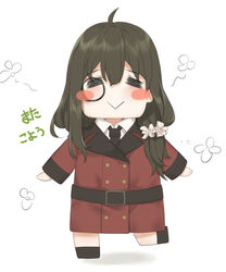  :&gt; =_= ahoge bababababan bad_id bad_pixiv_id belt blush_stickers brown_hair chibi coat commentary female girls&#039;_frontline griffin_&amp;_kryuger_military_uniform helianthus_(girls&#039;_frontline) long_hair monocle necktie simple_background smile solo standing standing_on_one_leg uniform white_background 