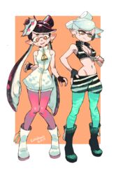  2girls absurdres boots breasts callie_(splatoon) cleavage colo_(nagrolaz) commentary_request cosplay costume_switch crop_top crown earrings fangs fingerless_gloves full_body gloves grey_hair groin highres inkling jewelry lowleg lowleg_shorts marie_(splatoon) marina_(splatoon) marina_(splatoon)_(cosplay) medium_breasts midriff mole mole_under_eye multiple_girls navel pantyhose pearl_(splatoon) pearl_(splatoon)_(cosplay) pointing pointy_ears purple_hair shorts splatoon_(series) splatoon_2 stomach symbol-shaped_pupils tentacle_hair zipper zipper_pull_tab 