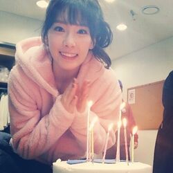  bulletin_board cake candle food girls&#039;_generation hood hoodie k-pop musician photo smile taeyeon_(girls&#039;_generation) teeth 