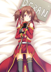  :o akane_souichi ass_visible_through_thighs bad_id bad_pixiv_id bare_shoulders bed_sheet black_thighhighs blush brown_hair female fingerless_gloves gloves holding holding_sign looking_at_viewer lying more_deban on_back photoshop_(medium) placard red_eyes sign silica solo sword_art_online thighhighs twintails 