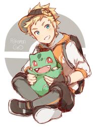  1boy backpack bad_id bad_pixiv_id bag blonde_hair blue_eyes bulbasaur copyright_name hood hoodie indian_style male_focus male_protagonist_(pokemon_go) pokemon pokemon_(creature) pokemon_go shoes sitting smile sneakers utsunomiya_hetaru visor_cap 