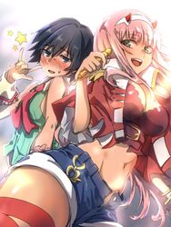  1boy \m/ bare_arms bare_shoulders belt black_hair blue_eyes blue_shorts blush breasts capelet cleavage coattails commentary_request cosplay couple crop_top crossdressing crossover darling_in_the_franxx denim denim_shorts detached_collar female gold_trim green_eyes green_shirt hair_ornament hairband herozu_(xxhrd) hiro_(darling_in_the_franxx) holding holding_microphone horns long_hair looking_at_viewer macross macross_frontier macross_frontier:_itsuwari_no_utahime macross_frontier:_sayonara_no_tsubasa medium_breasts microphone midriff navel necktie oni_horns open_clothes open_fly open_shorts parody pink_hair purple_shorts ranka_lee ranka_lee_(cosplay) red_capelet red_horns red_legwear red_necktie sheryl_nome sheryl_nome_(cosplay) shirt short_shorts shorts sleeveless sleeveless_shirt star_(symbol) stomach straight style_parody sweat thighhighs thighs torn_clothes torn_thighhighs white_hairband wrist_cuffs zero_two_(darling_in_the_franxx) 