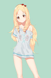  adrenaline!!! arms_behind_back blonde_hair blue_background blush bow brown_eyes collarbone commentary_request contrapposto cosplay eromanga_sensei female grey_shirt hairband hairbow head_tilt highres izumi_sagiri izumi_sagiri_(cosplay) long_hair naked_shirt off_shoulder photoshop_(medium) red_bow red_hairband shirt short_sleeves simple_background solo standing t-shirt very_long_hair wujia_xiaozi yamada_elf 