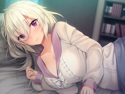  bed_sheet bedroom blonde_hair blurry blurry_background breasts cleavage collarbone eve_(meikura) female game_cg hair_between_eyes highres indoors large_breasts long_hair long_sleeves looking_at_viewer lying maid-san_no_iru_kurashi official_art on_bed on_side pajamas purple_eyes shirt solo under_covers white_shirt yaman 