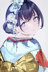  absurdres bad_id bad_twitter_id blue_eyes blue_flower blue_kimono closed_mouth female flower from_behind hair_bun hair_flower hair_ornament highres hololive hololive_english japanese_clothes kimono looking_at_viewer looking_back mile_(off8mile) obi ouro_kronii ouro_kronii_(new_year) purple_hair sash single_hair_bun solo upper_body virtual_youtuber 