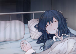  aratagawa_nikei bed black_hair closed_eyes commentary_request female highres kirishima_sagiri long_hair lying on_back pajamas pillow sleeping solo ukagaka under_covers 